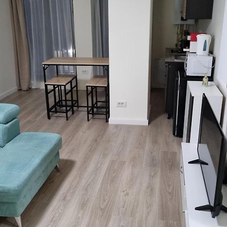 Apartament Cwa 1 Aeroport โอโตเปนี ภายนอก รูปภาพ
