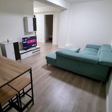 Apartament Cwa 1 Aeroport โอโตเปนี ภายนอก รูปภาพ