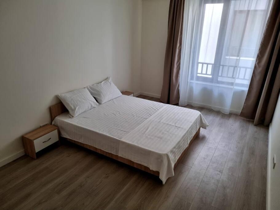 Apartament Cwa 1 Aeroport โอโตเปนี ภายนอก รูปภาพ