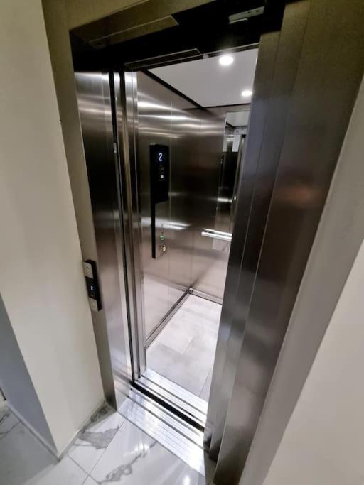 Apartament Cwa 1 Aeroport โอโตเปนี ภายนอก รูปภาพ